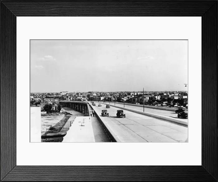 Framed Print : On The Way To Queens Framed Print : On The Way To Queens