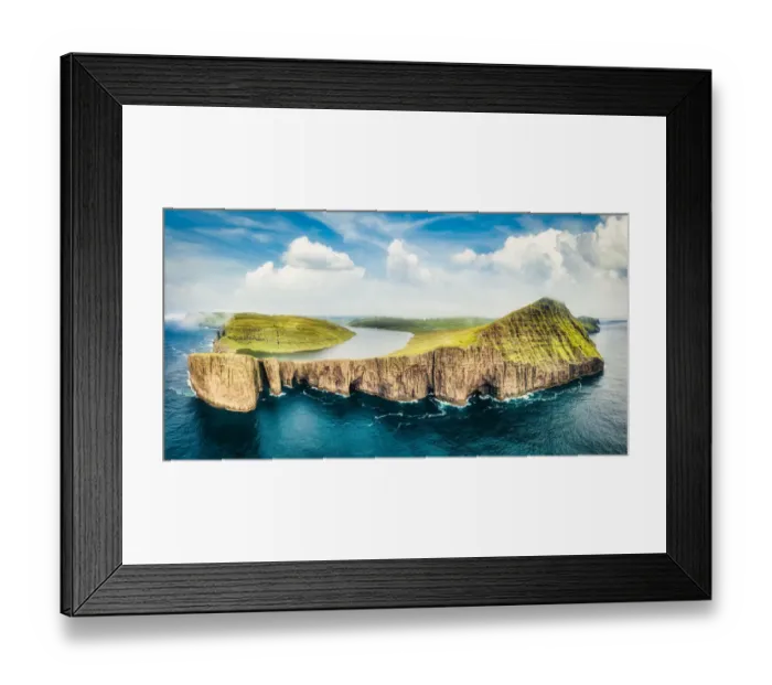 Framed Print : Sorvagsvatn, Leitisvatn lake hanging over the Atlantic Ocean, Faroe Islands Framed Print : Sorvagsvatn, Leitisvatn lake hanging over the Atlantic Ocean, Faroe Islands