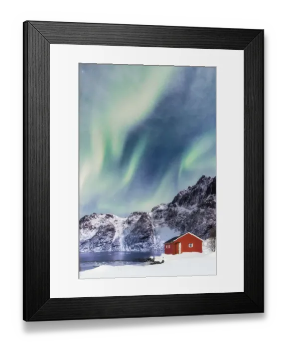 Framed Print : Lofoten Islands, Norway. Aurora Borealis over a red rorbu house. Svolvaer Framed Print : Lofoten Islands, Norway. Aurora Borealis over a red rorbu house. Svolvaer