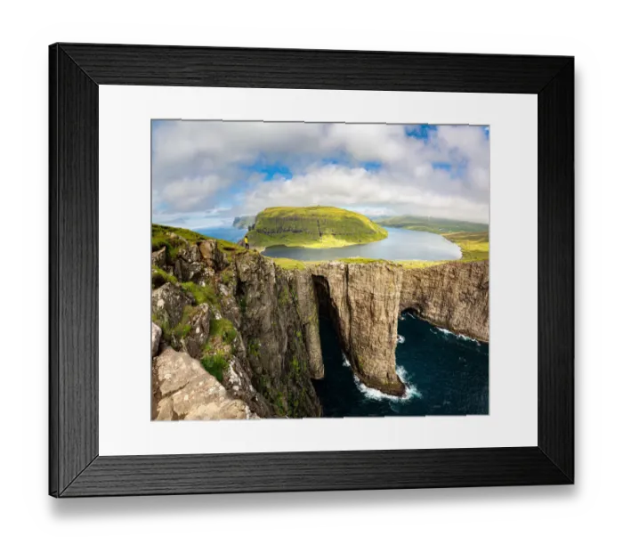 Framed Print : Sorvagsvatn, Leitisvatn lake hanging over the Atlantic Ocean, Faroe Islands Framed Print : Sorvagsvatn, Leitisvatn lake hanging over the Atlantic Ocean, Faroe Islands