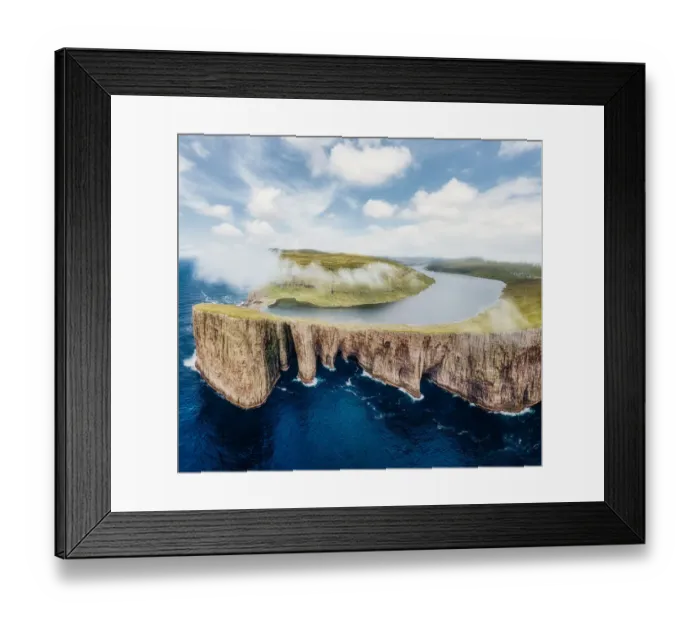 Framed Print : Sorvagsvatn, Leitisvatn lake hanging over the Atlantic Ocean, Faroe Islands Framed Print : Sorvagsvatn, Leitisvatn lake hanging over the Atlantic Ocean, Faroe Islands