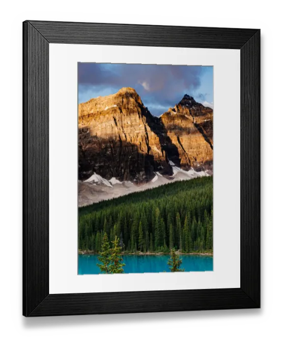 Framed Print : Moraine Lake, sunrise view. Canadian Rockies, Alberta, Canada. Zoom on peaks Framed Print : Moraine Lake, sunrise view. Canadian Rockies, Alberta, Canada. Zoom on peaks