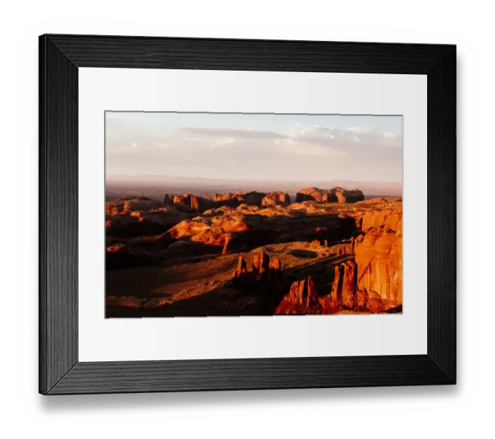 Framed Print : Wild West, Monument Valley from the Hunts Mesa at sunset. Utah - Arizona border Framed Print : Wild West, Monument Valley from the Hunts Mesa at sunset. Utah - Arizona border