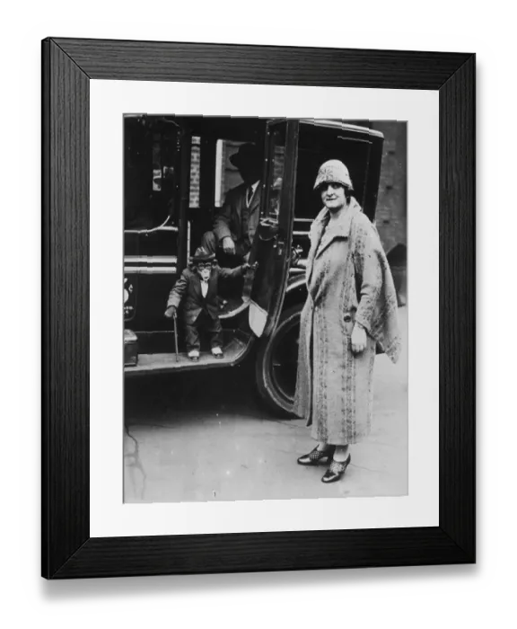Framed Print : Gentleman Chimp Framed Print : Gentleman Chimp