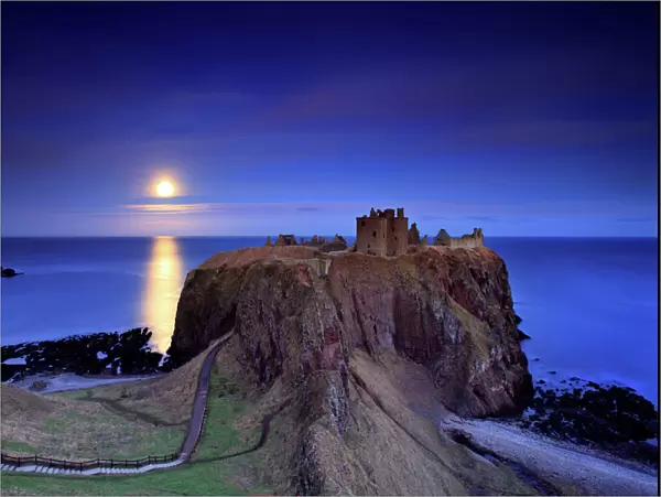 Moonrise dunnottar castle aberdeenshire Scotland
