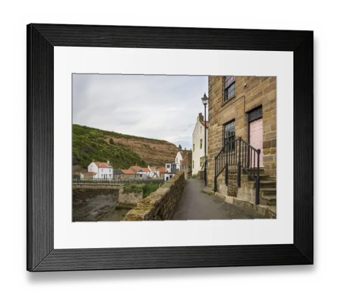 Framed Print : Cottages beside Staithes Beck, North Yorkshire, England Framed Print : Cottages beside Staithes Beck, North Yorkshire, England