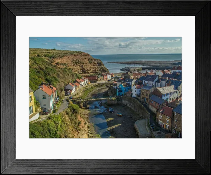Framed Print : Staithes. View from the top of the hill into Staithes harbour Framed Print : Staithes. View from the top of the hill into Staithes harbour