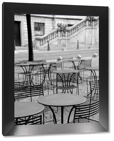 Coffee tables and chairs in black and white
