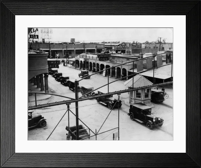Framed Print : Cars At Border