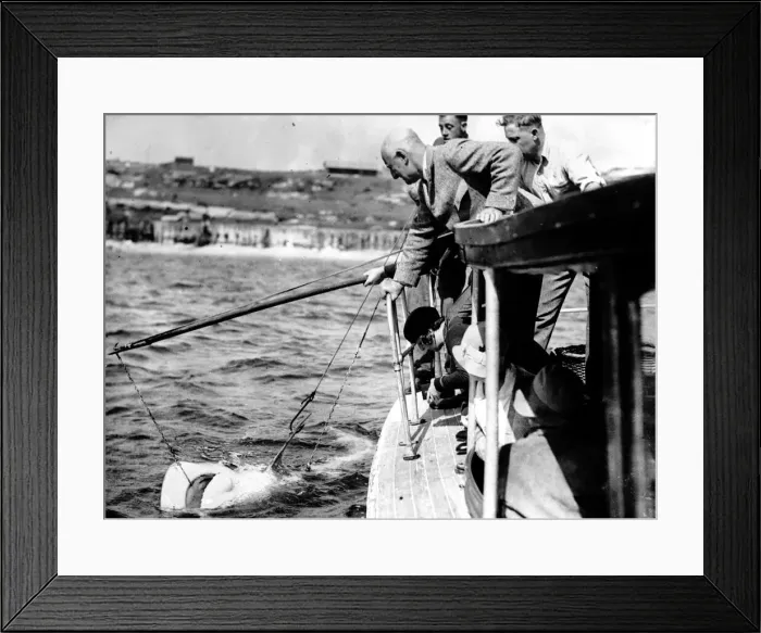Framed Print : Dangerous Catch Framed Print : Dangerous Catch