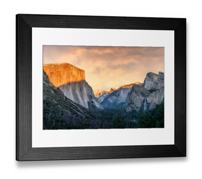 Framed Print : Epic sunset over Yosemite Valley from the Tunnel View Lookout Framed Print : Epic sunset over Yosemite Valley from the Tunnel View Lookout