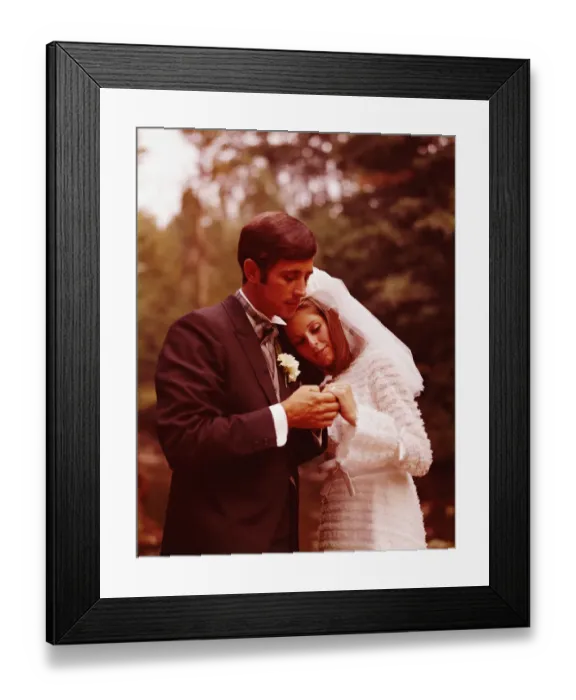 Framed Print : Bride and groom. (Photo by H. Armstrong Roberts / Retrofile / Getty Images) Framed Print : Bride and groom. (Photo by H. Armstrong Roberts / Retrofile / Getty Images)