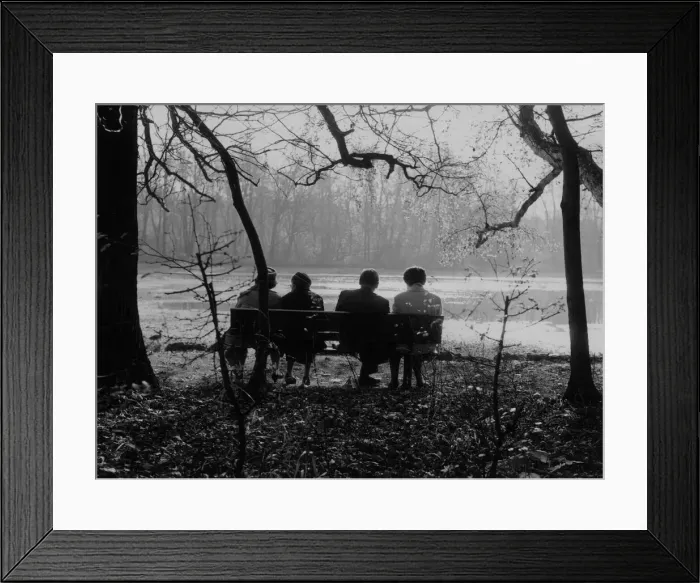 Framed Print : Last Rays. 31st October 1957: Two couples enjoying the warmth of the autumn Framed Print : Last Rays. 31st October 1957: Two couples enjoying the warmth of the autumn