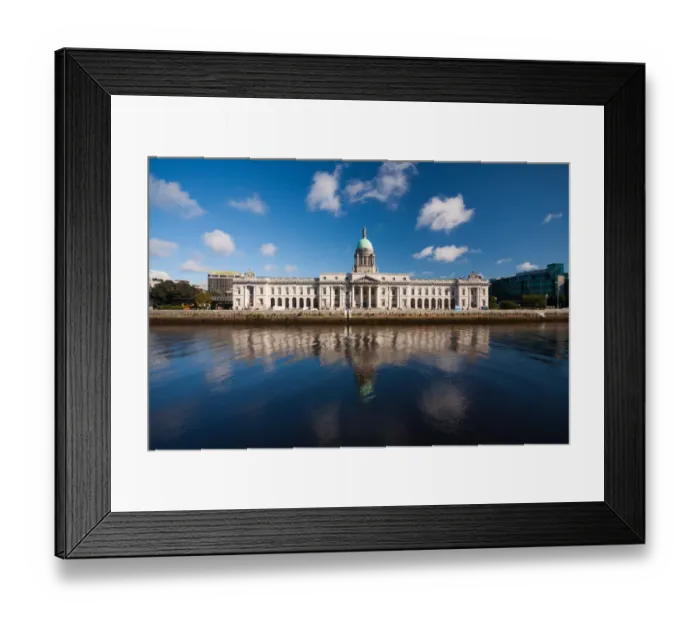 Framed Print : The Custom House in Dublin, Ireland Framed Print : The Custom House in Dublin, Ireland