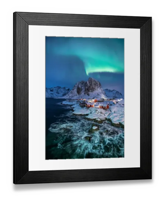 Framed Print : Northern lights over snowcapped mountain, village and dramatic sea in Hamnoy Framed Print : Northern lights over snowcapped mountain, village and dramatic sea in Hamnoy