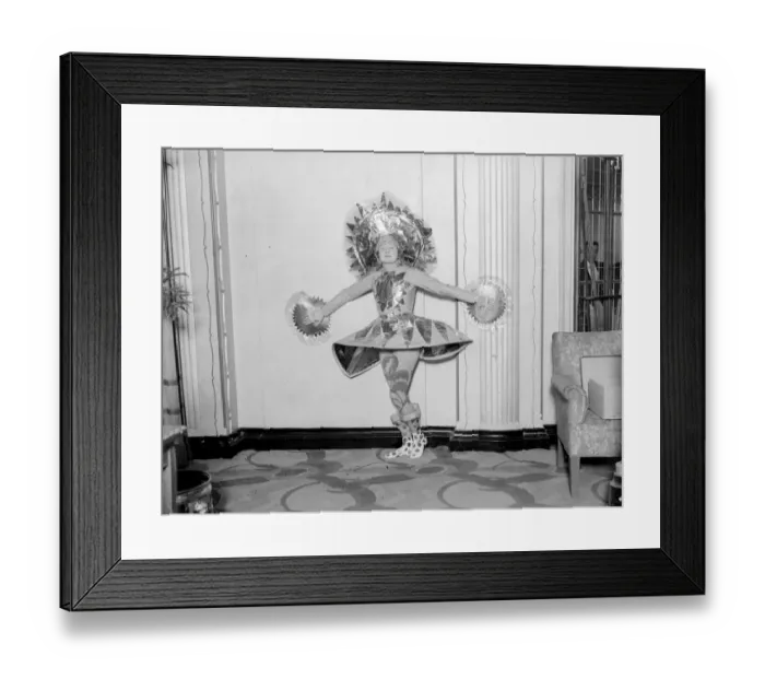 Framed Print : Flamboyant Ball-Gown Framed Print : Flamboyant Ball-Gown
