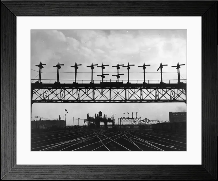 Framed Print : Railway Tracks Framed Print : Railway Tracks