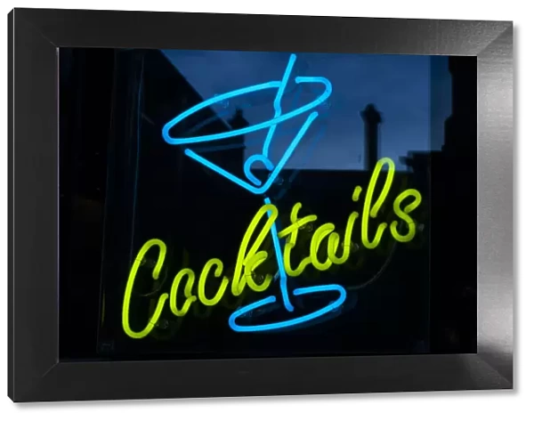 Neon Cocktail sign