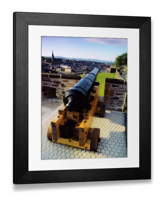 Framed Print : Cannon on a city wall, Derry City, Ireland