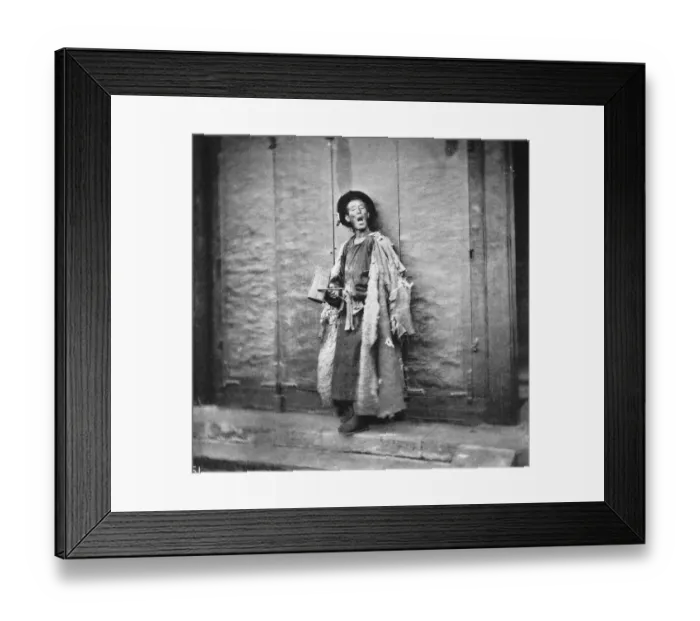 Framed Print : Beggar. circa 1910: A Chinese beggar. (Photo by John Thomson / Hulton Archive / Getty Images)