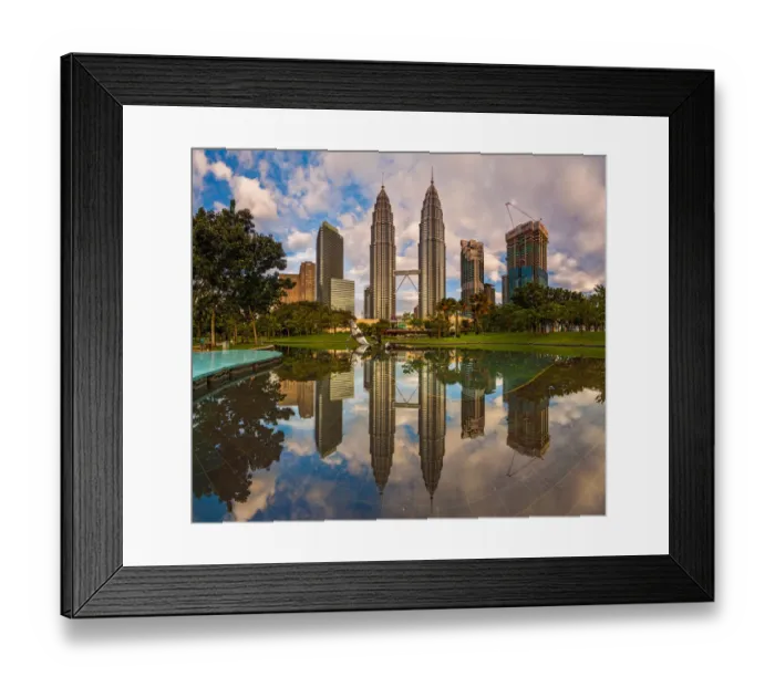 Framed Print : Petronas Twin Towers in Kuala Lumpur, Malaysia