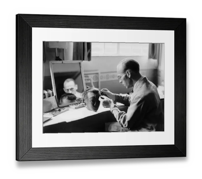 Framed Print : Make-Up Artiste Framed Print : Make-Up Artiste