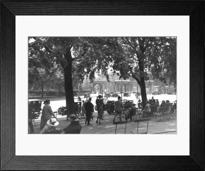 Framed Print : Hyde Park. circa 1930: View looking towards Hyde Park Corner in London Framed Print : Hyde Park. circa 1930: View looking towards Hyde Park Corner in London