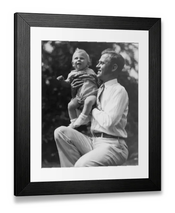 Framed Print : Father holding toddler boy (15-18 months) outdoors (B&W) Framed Print : Father holding toddler boy (15-18 months) outdoors (B&W)
