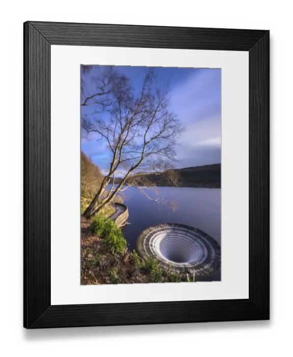 Framed Print : Ladybower Reservoir. English Peak District. UK Framed Print : Ladybower Reservoir. English Peak District. UK
