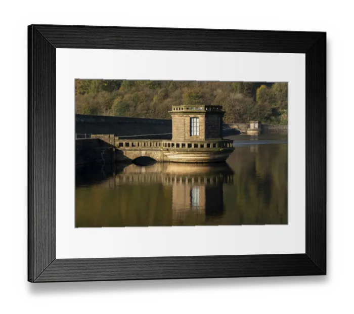 Framed Print : Ladybower reservoir, Derbyshire, England Framed Print : Ladybower reservoir, Derbyshire, England
