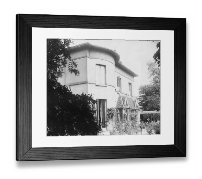 Framed Print : George Eliot's House, the Priory, 21 North Bank, St John's Wood Framed Print : George Eliot's House, the Priory, 21 North Bank, St John's Wood