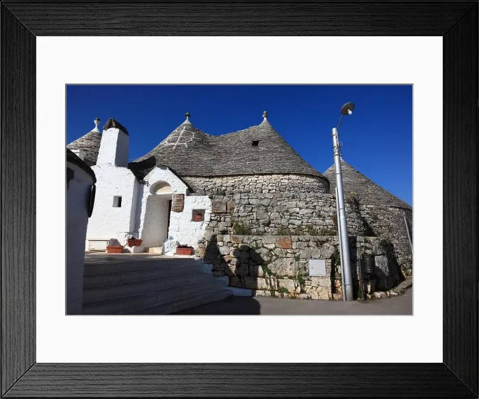 Framed Print : Alberobello, Il Trullo siamese, Zwiliingstrullo, Puglia, Italy Framed Print : Alberobello, Il Trullo siamese, Zwiliingstrullo, Puglia, Italy