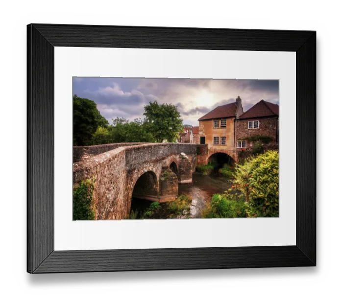 Framed Print : House on a bridge at Pensford, Somerset, England Framed Print : House on a bridge at Pensford, Somerset, England