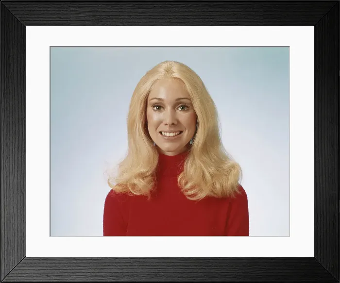Framed Print : Young woman smiling, portrait