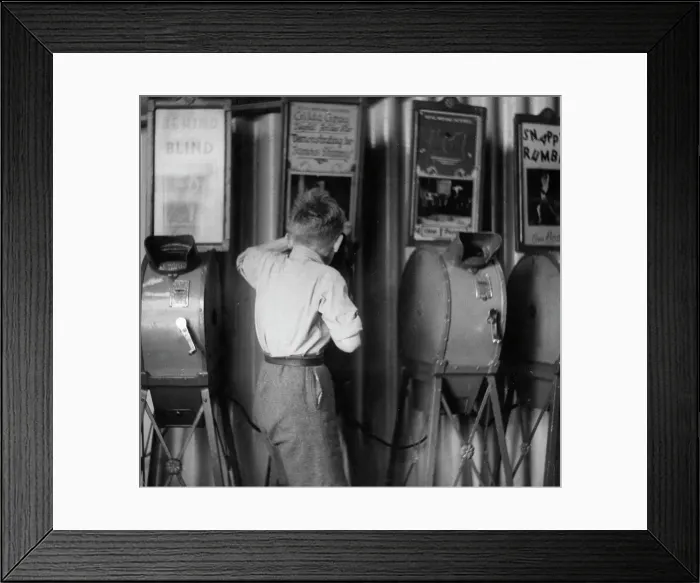 Framed Print : A Famous Shimmy Framed Print : A Famous Shimmy