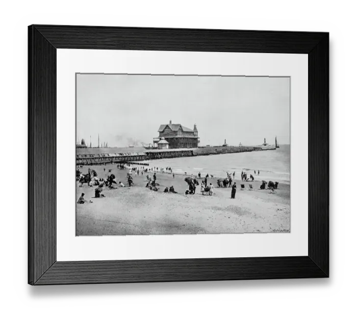 Framed Print : Antique black and white photograph of England and Wales: Lowestoft Pier