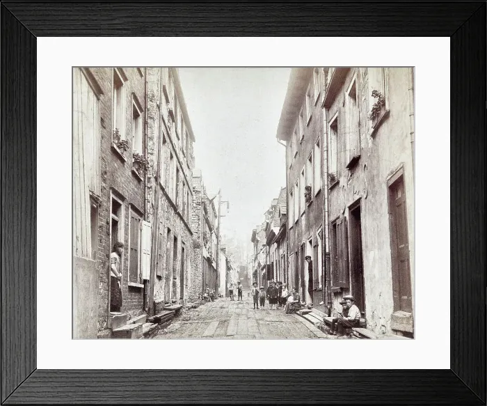 Framed Print : Quebec, rue du petit champlain, 1890 Framed Print : Quebec, rue du petit champlain, 1890