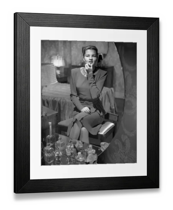 Framed Print : Woman applying make-up in mirror Framed Print : Woman applying make-up in mirror