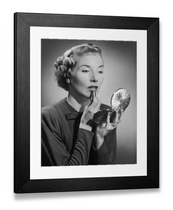 Framed Print : A woman applying her lipstick with the aid of a powder compact, circa 1955. (Photo by H. Armstrong Roberts / Retrofile / Getty Images) Framed Print : A woman applying her lipstick with the aid of a powder compact, circa 1955. (Photo by H. Armstrong Roberts / Retrofile / Getty Images)