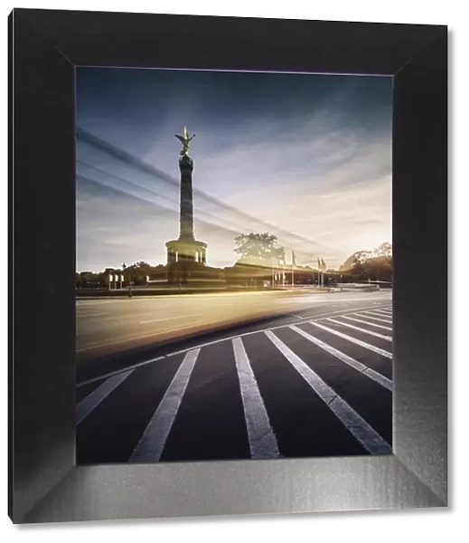 Victory Column with trace of light, Berlin-Mitte, Berlin, Germany