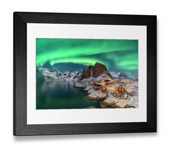Framed Print : Northern lights above Festhelltinden peak and Hamnoy, Lofoten Islands Framed Print : Northern lights above Festhelltinden peak and Hamnoy, Lofoten Islands