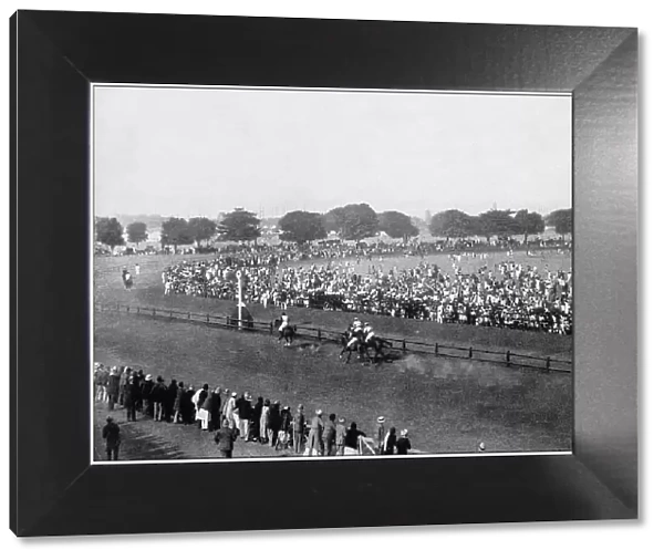 Antique photograph of the British Empire: Horse Race, Calcutta, India