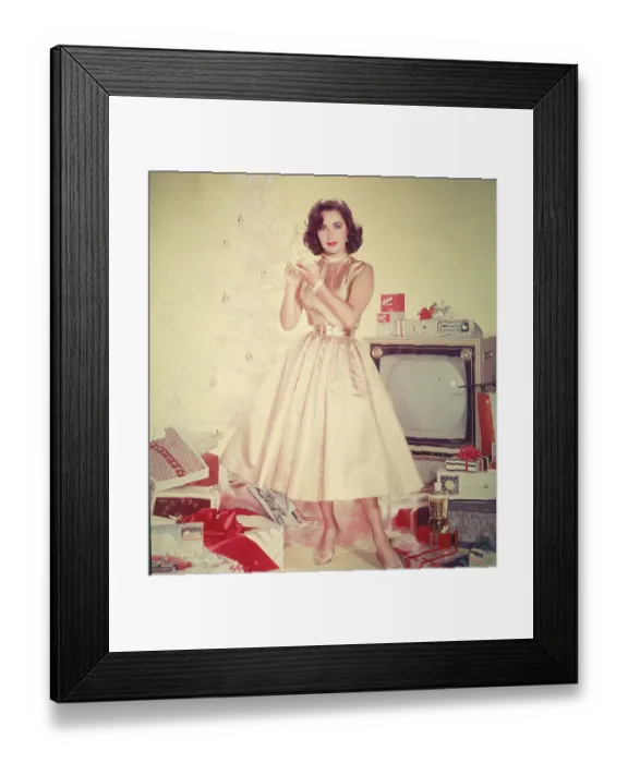 Framed Print : Portrait Of Elizabeth Taylor Framed Print : Portrait Of Elizabeth Taylor