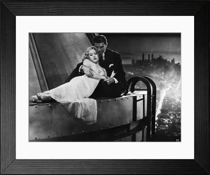 Framed Print : King Kong. A happy ending as Bruce Cabot (1904 - 1972) the square jawed American hero Framed Print : King Kong. A happy ending as Bruce Cabot (1904 - 1972) the square jawed American hero