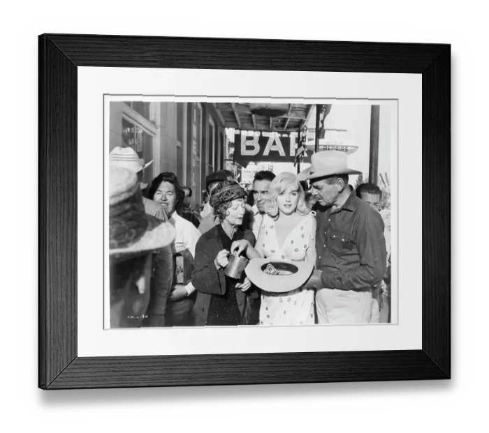 Framed Print : Marilyn Monroe And Clark Gable In The Misfits Framed Print : Marilyn Monroe And Clark Gable In The Misfits