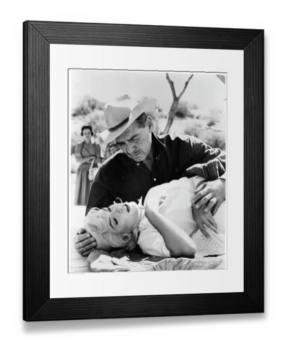 Framed Print : Marilyn Monroe And Clark Gable In The Misfits Framed Print : Marilyn Monroe And Clark Gable In The Misfits