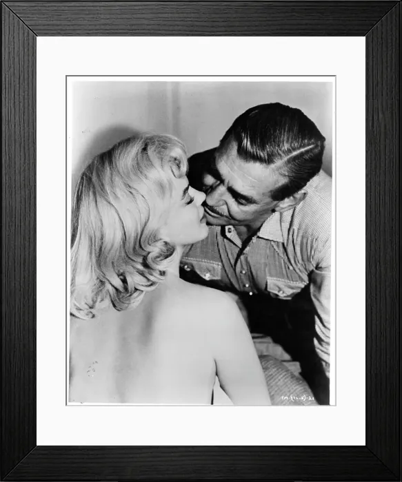 Framed Print : Marilyn Monroe And Clark Gable In The Misfits Framed Print : Marilyn Monroe And Clark Gable In The Misfits