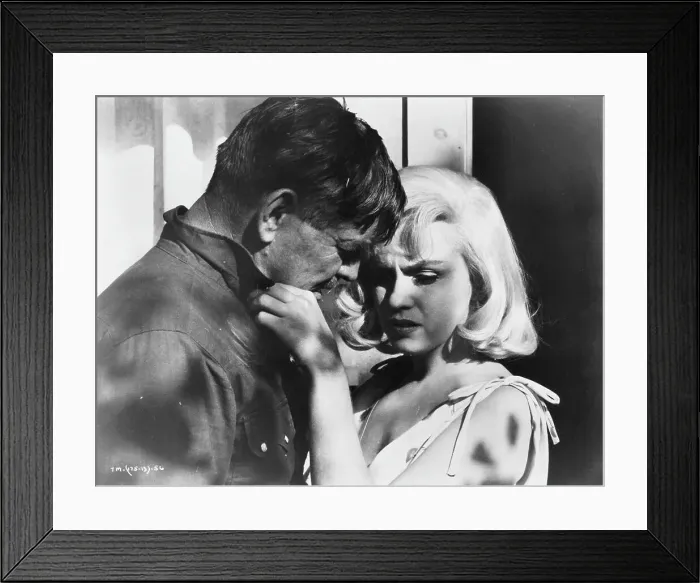 Framed Print : Clark Gable And Marilyn Monroe In The Misfits Framed Print : Clark Gable And Marilyn Monroe In The Misfits