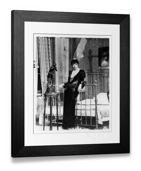 Framed Print : Liza Minnelli In Cabaret Framed Print : Liza Minnelli In Cabaret