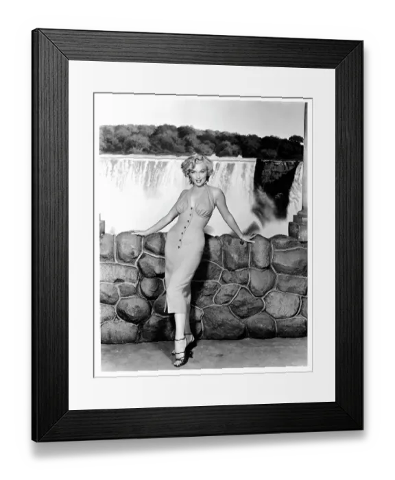 Framed Print : Marilyn Monroe In Niagara Framed Print : Marilyn Monroe In Niagara